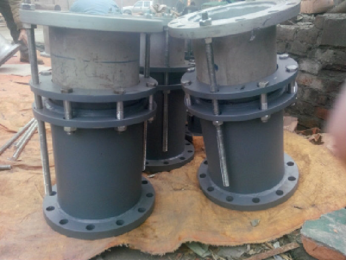 防腐蝕抗老化套管式伸縮節(jié)外殼與內(nèi)套筒之間采用新型合成材料密封